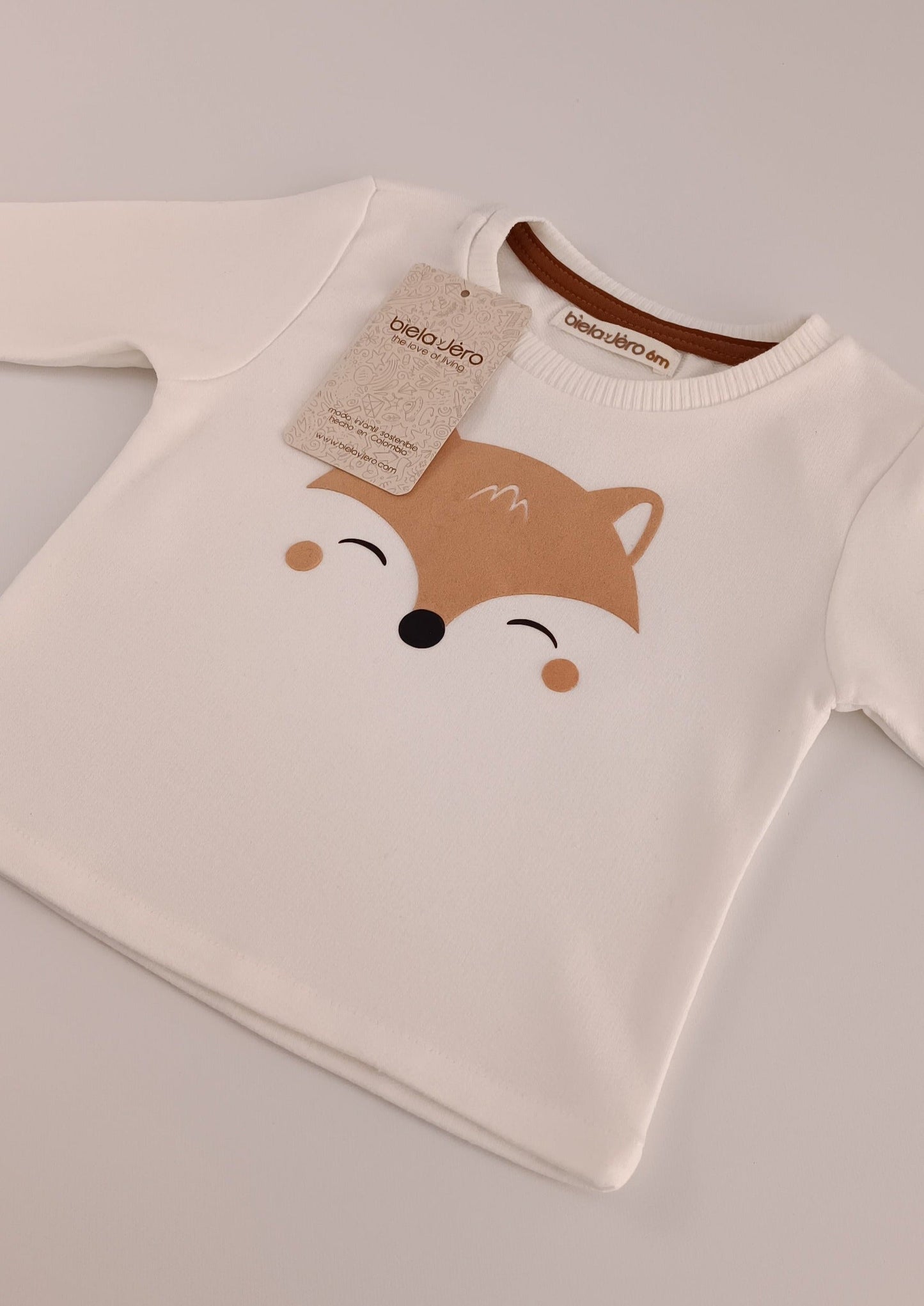 Conjunto zorrito y jogger beige bebe