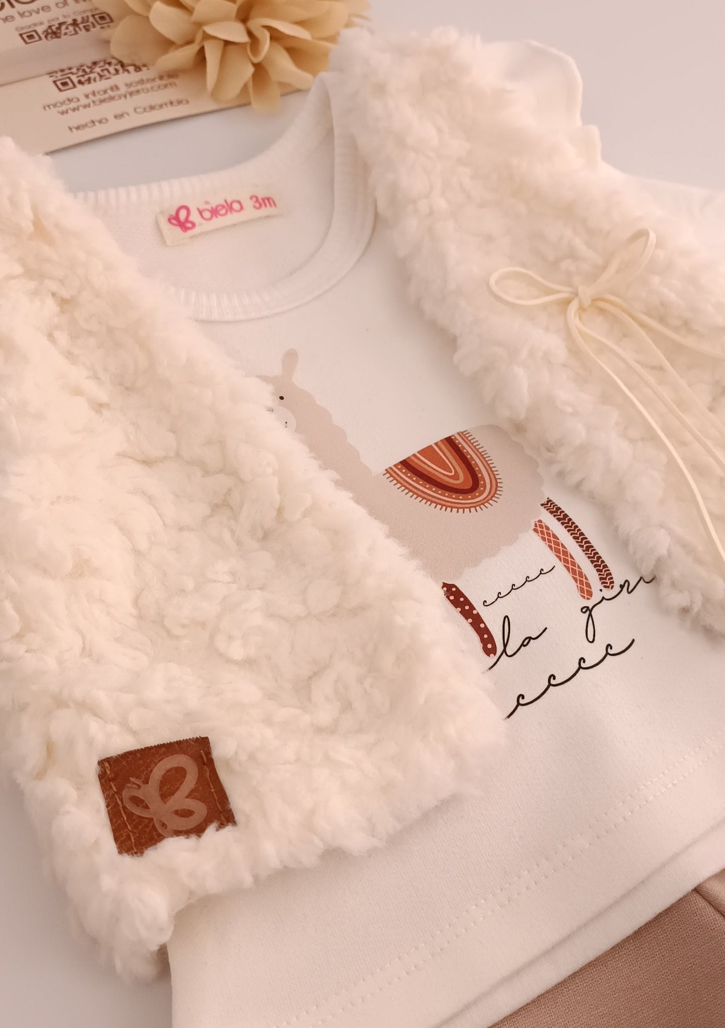 Conjunto Blusita Llamita, con leggins y chaleco de peluche para bebita