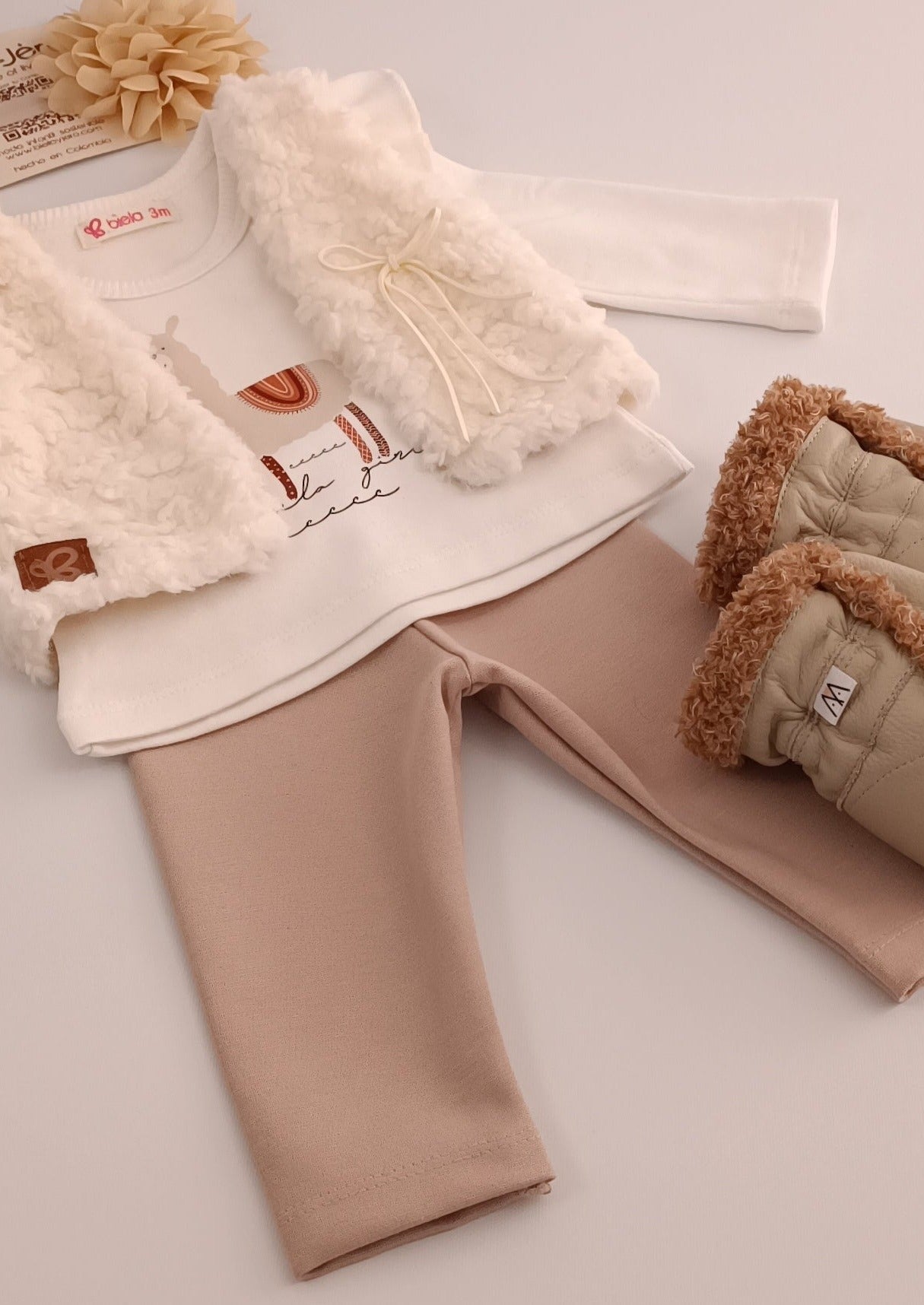 Conjunto Blusita Llamita, con leggins y chaleco de peluche para bebita