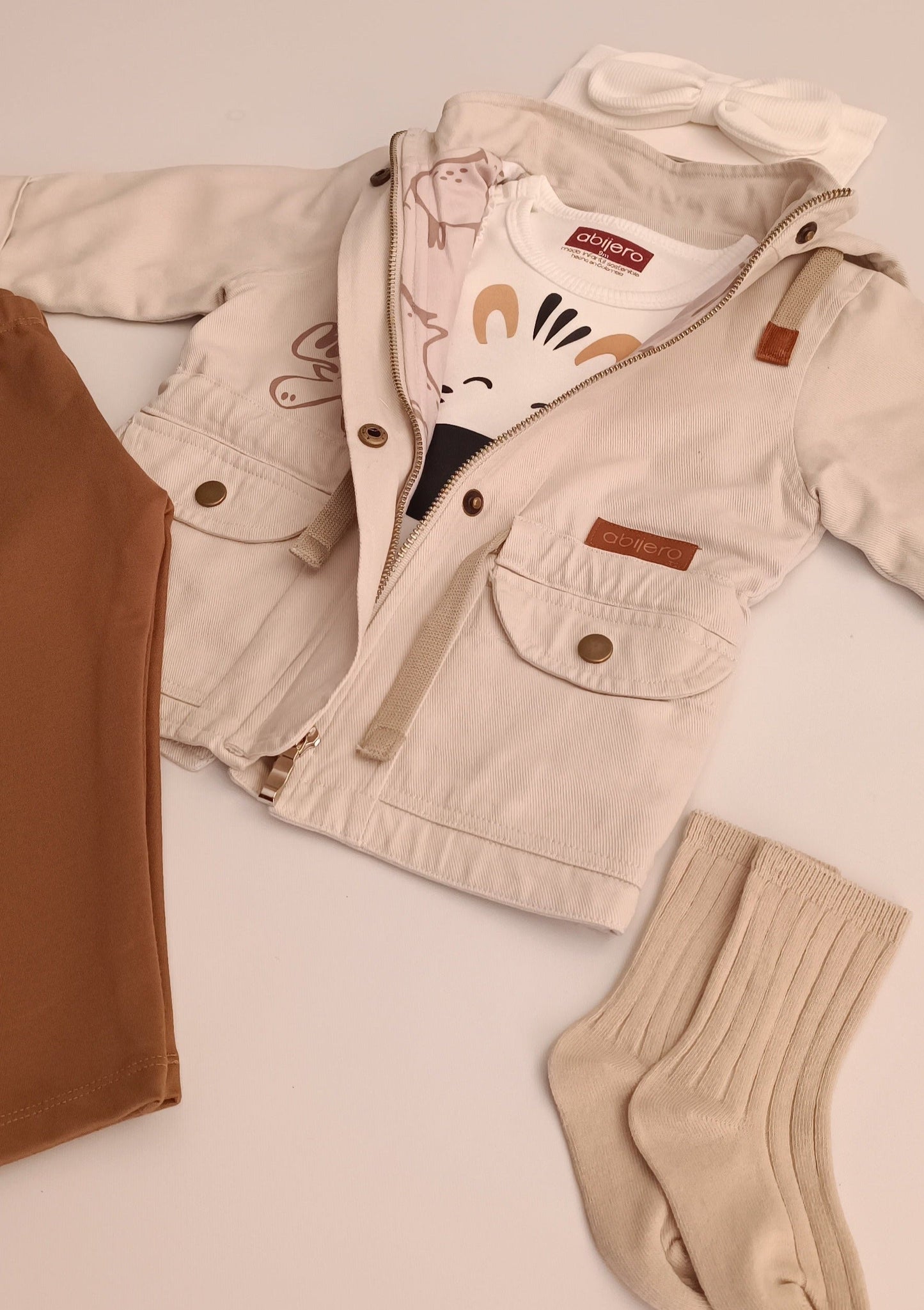 Conjunto Niña chaqueta explorador, cebra y leggins