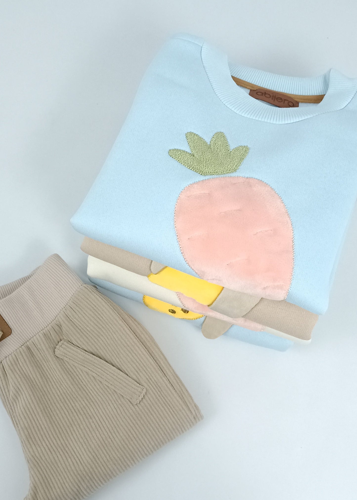 Conjunto Busito bordado con jogger bebita y bebito