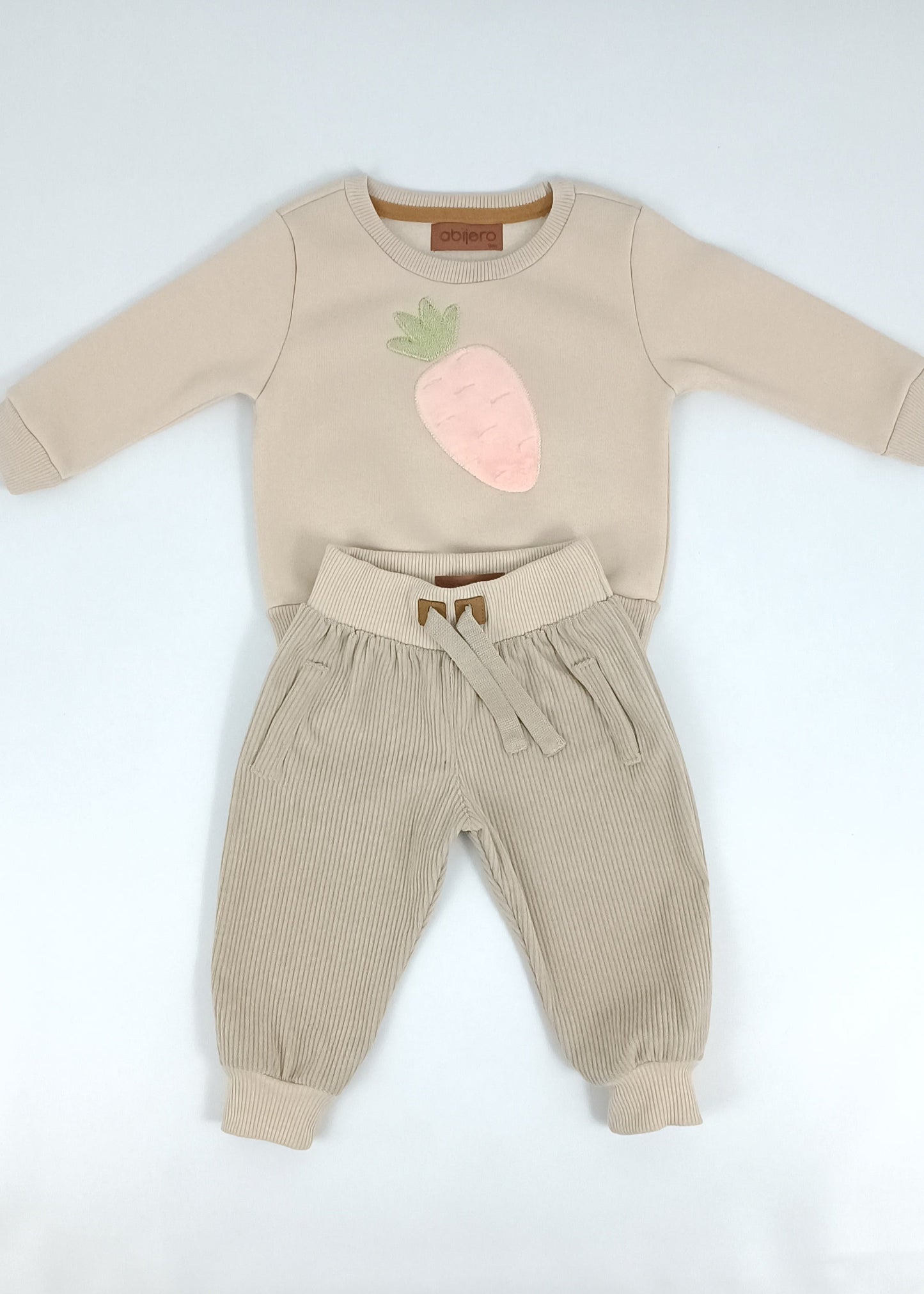 Conjunto Busito bordado con jogger bebita y bebito