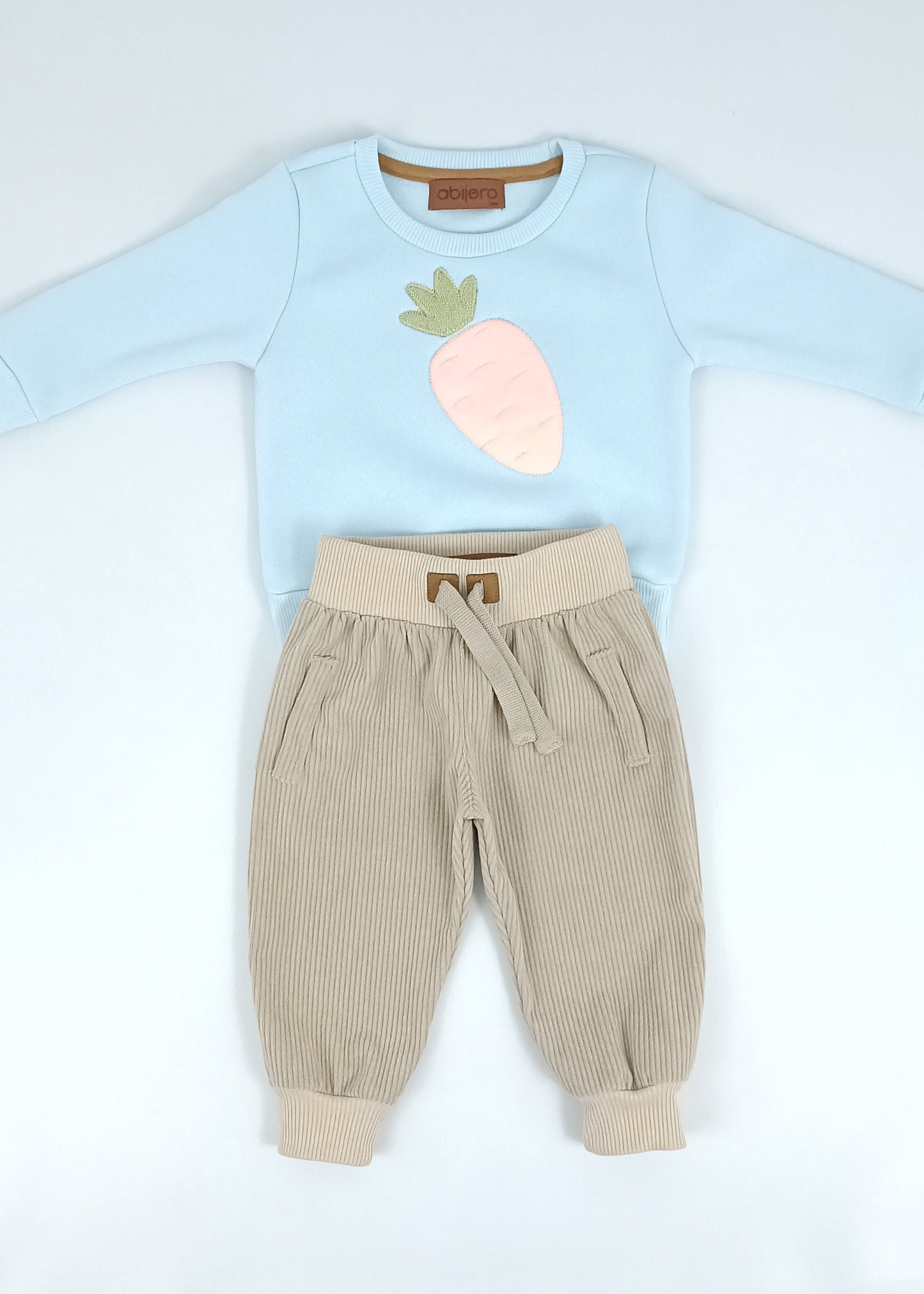 Conjunto Busito bordado con jogger bebita y bebito