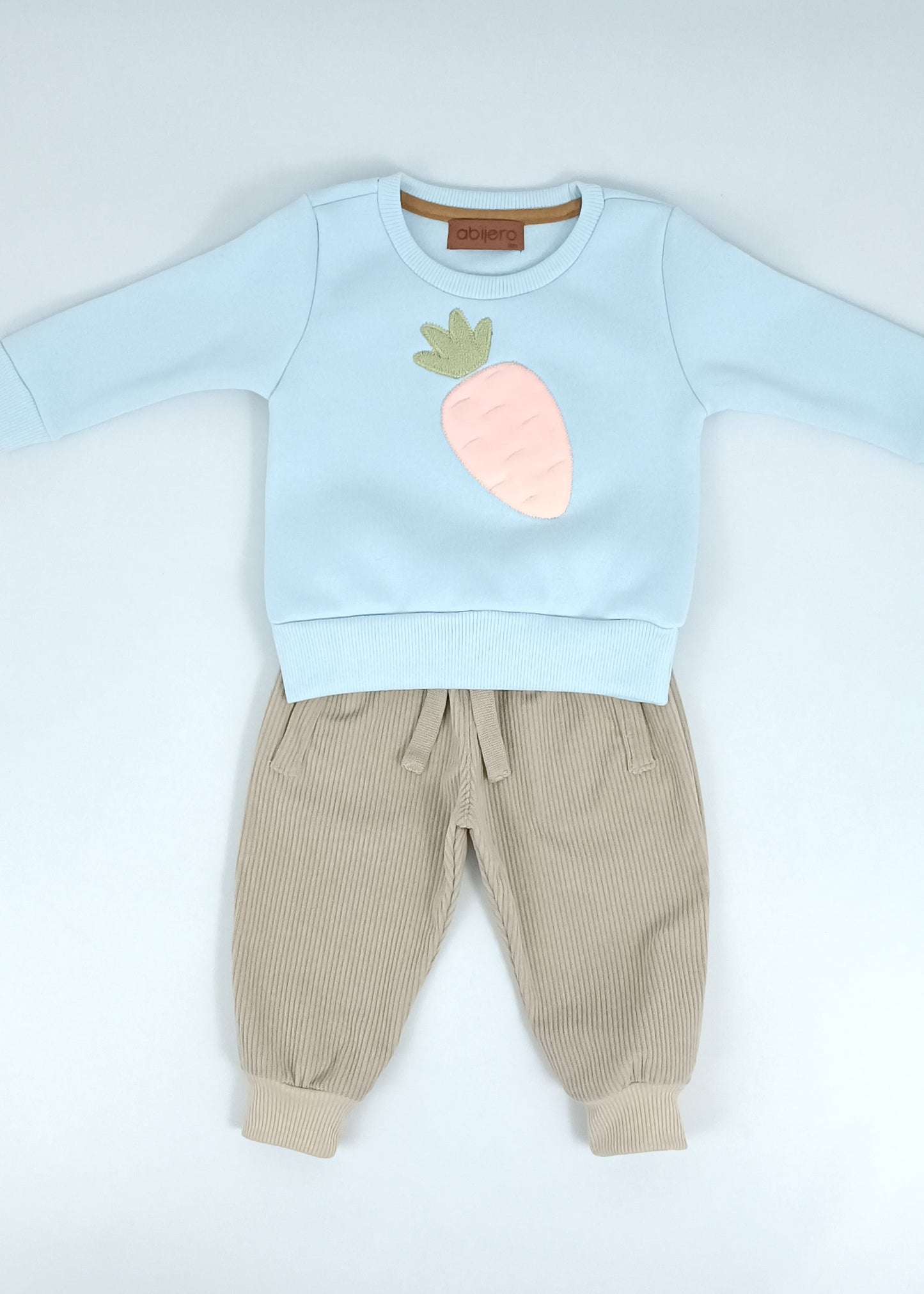 Conjunto Busito bordado con jogger bebita y bebito