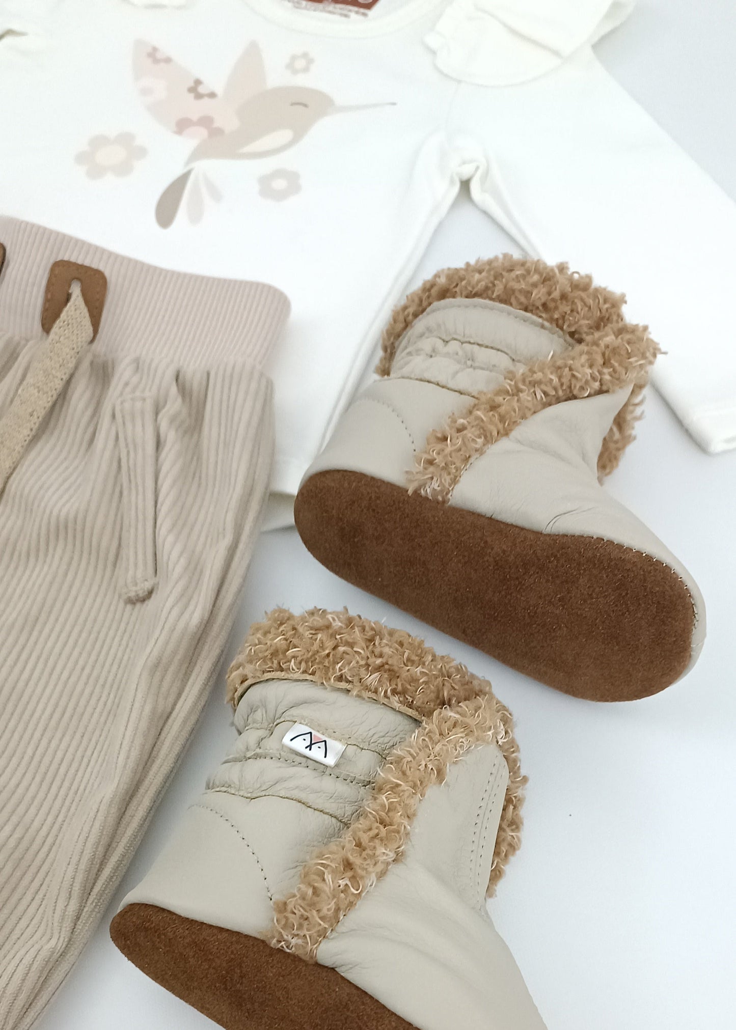 Regalo Listo! Conjunto Blusita colibrí y jogger bebita