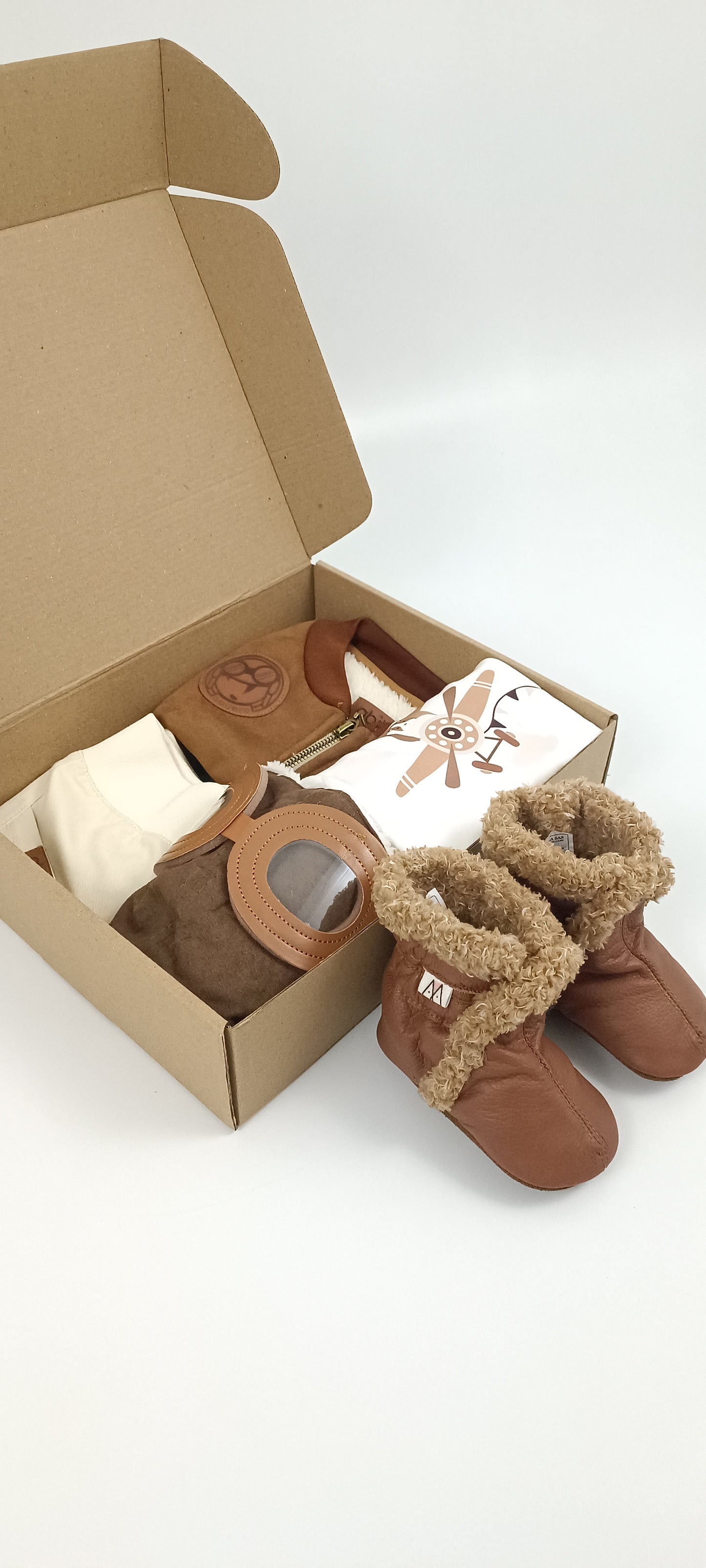 Regalo listo! Conjunto Piloto con jogger bebito