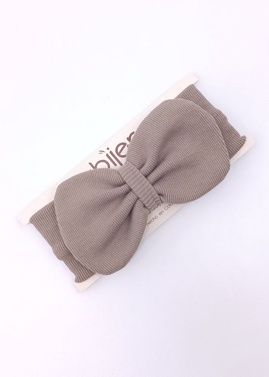 Balaca Elástica de Algodón con Moño – Suavidad y Estilo para Bebita