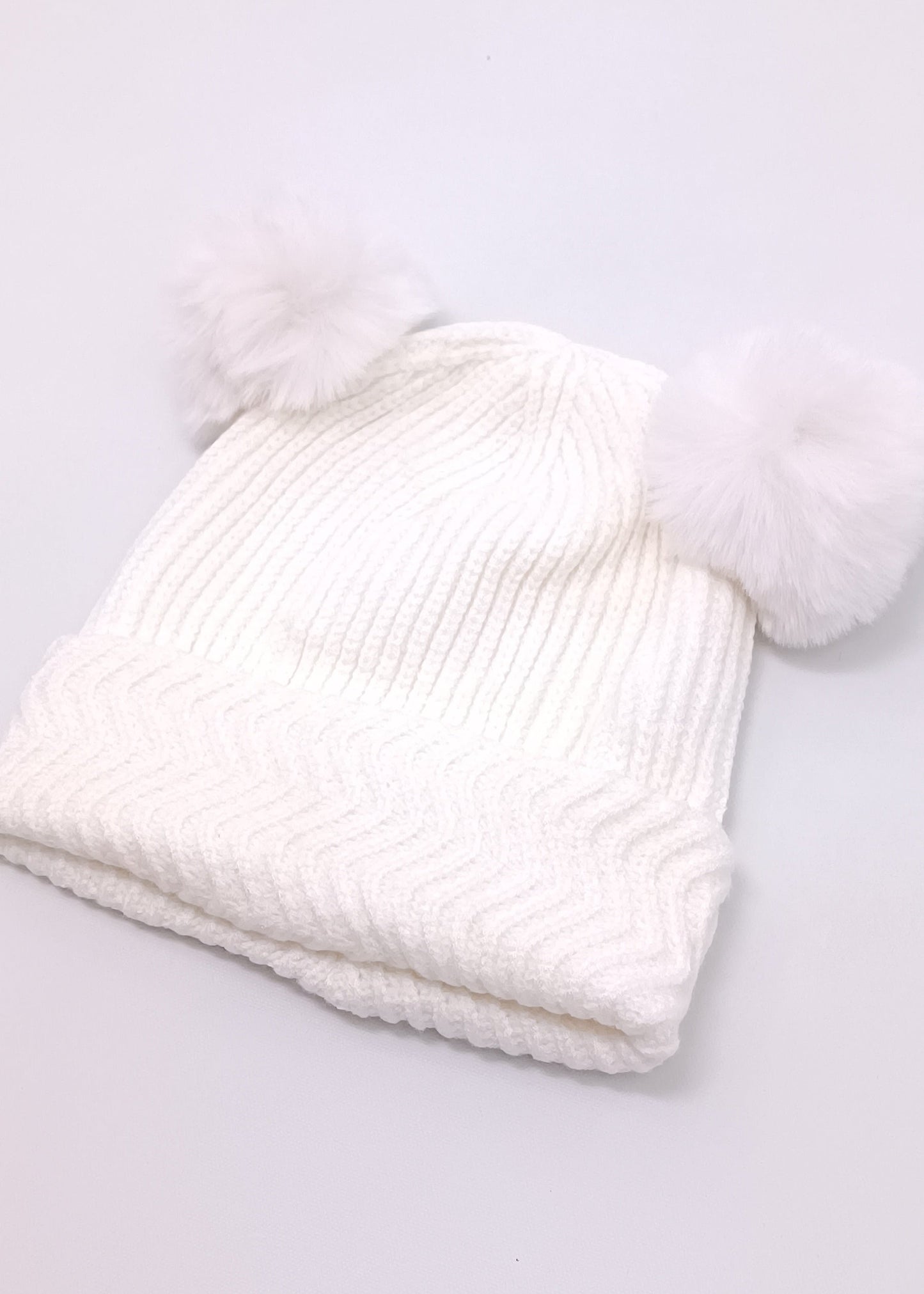Gorrito Pasamontañas Tejido Premium con Pompones de Peluche para Bebé
