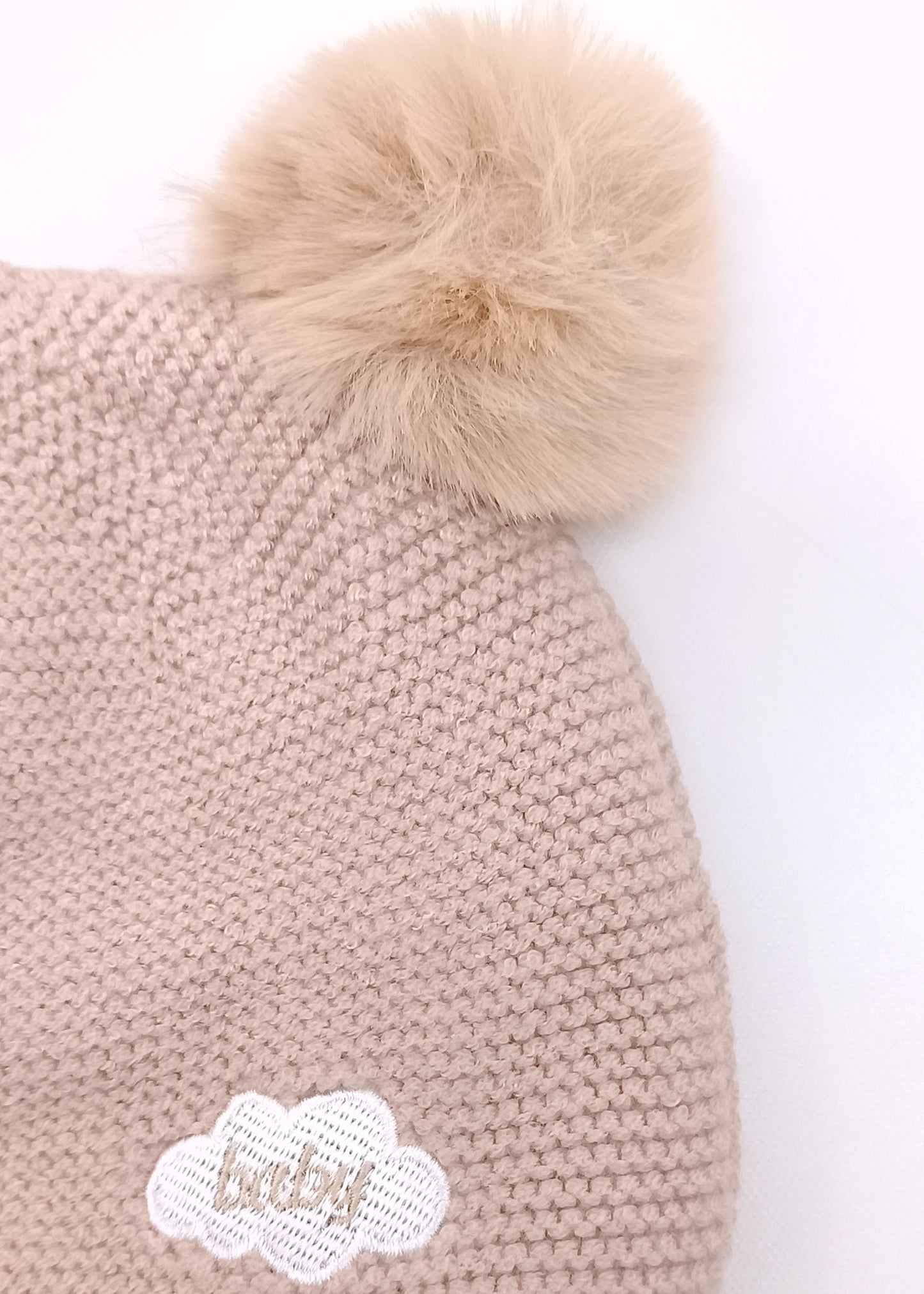 Gorrito Tejido Premium con Pompones de Peluche para Bebé
