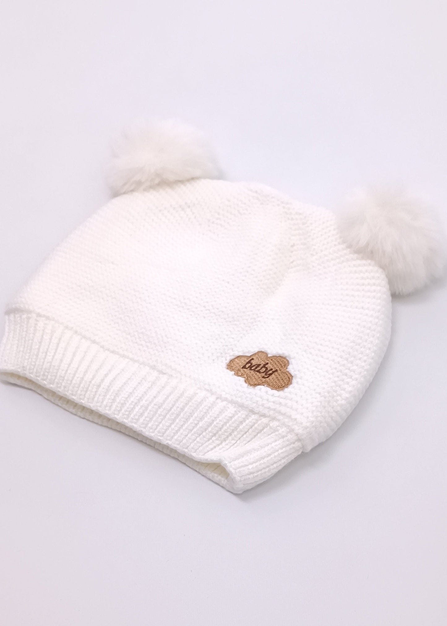 Gorrito Tejido Premium con Pompones de Peluche para Bebé
