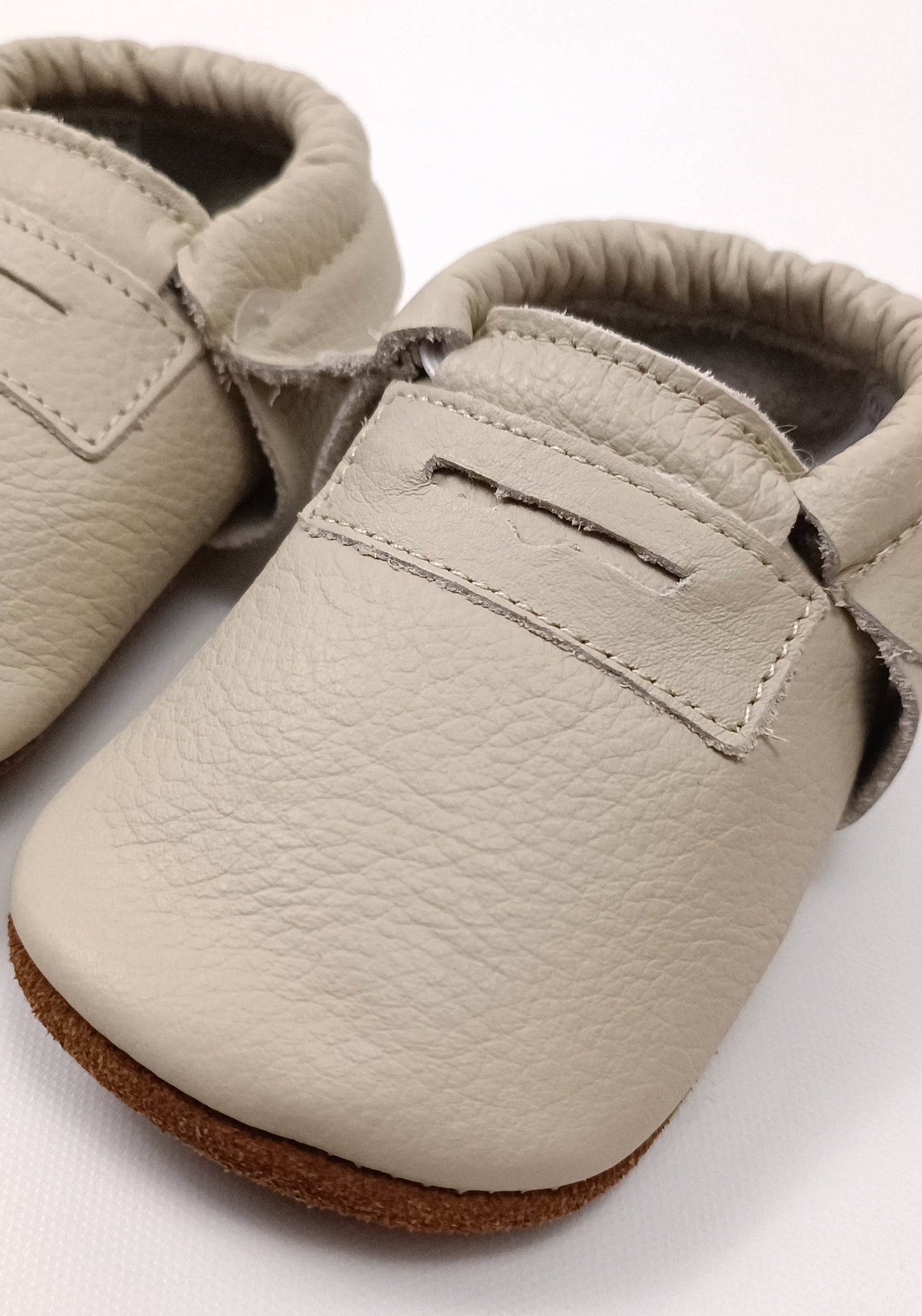 Zapatos Mocazin para bebito en cuero primeros pasos
