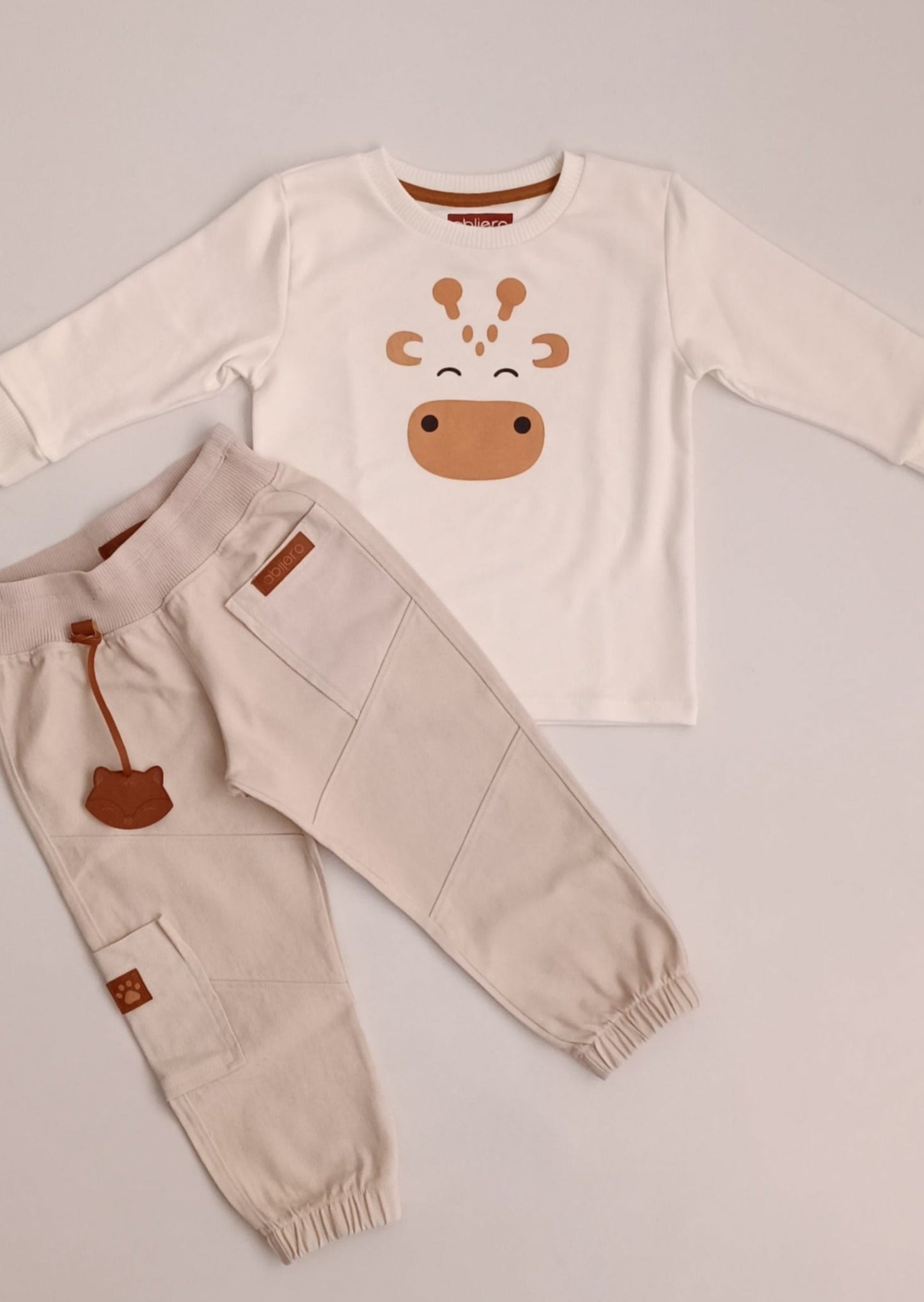 Conjunto Niña cargo jirafa