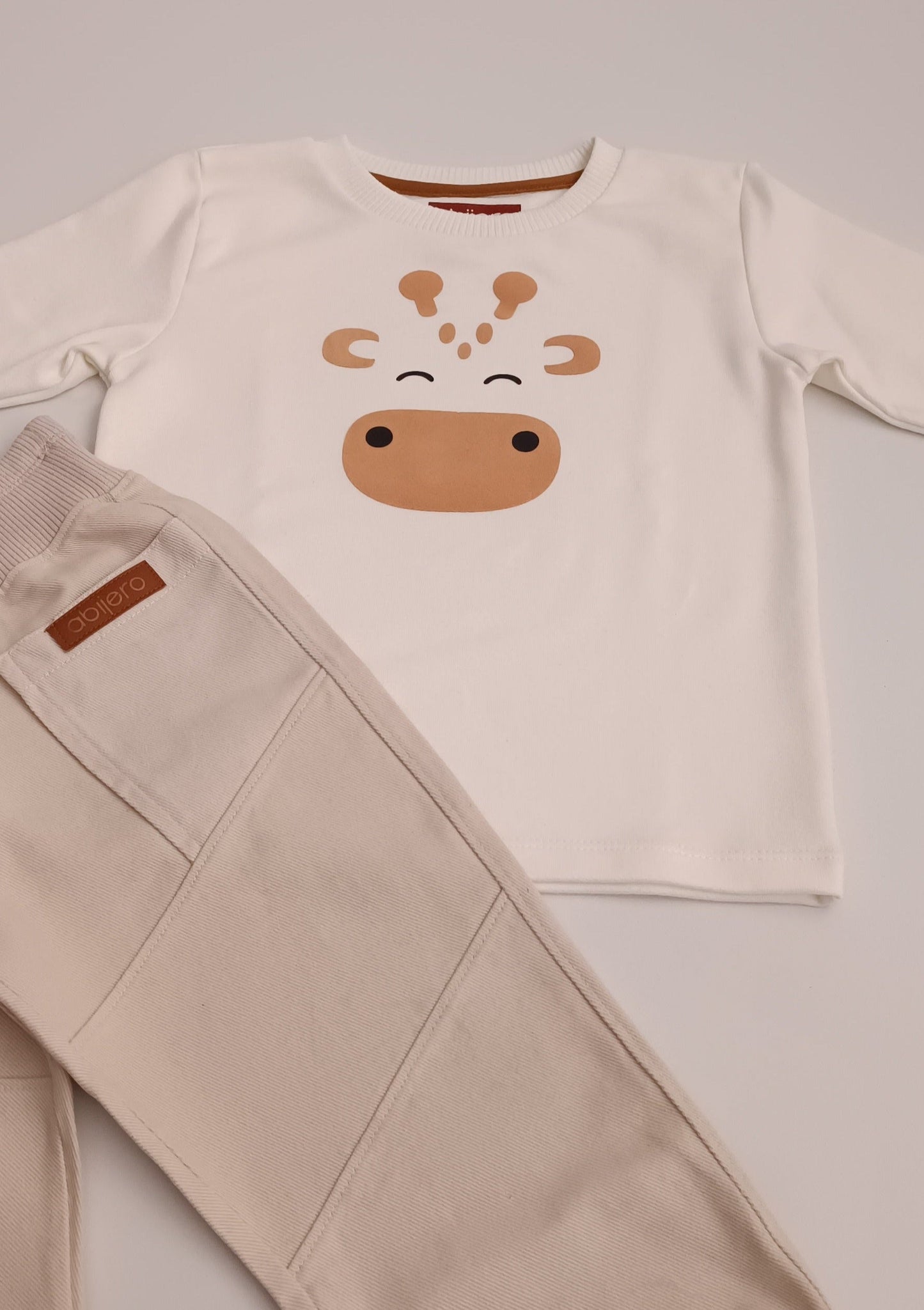 Conjunto Niña cargo jirafa