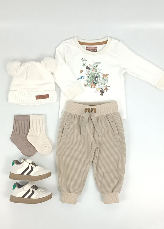 Regalo listo! Conjunto Colombia biodiversa, con jogger beige niño