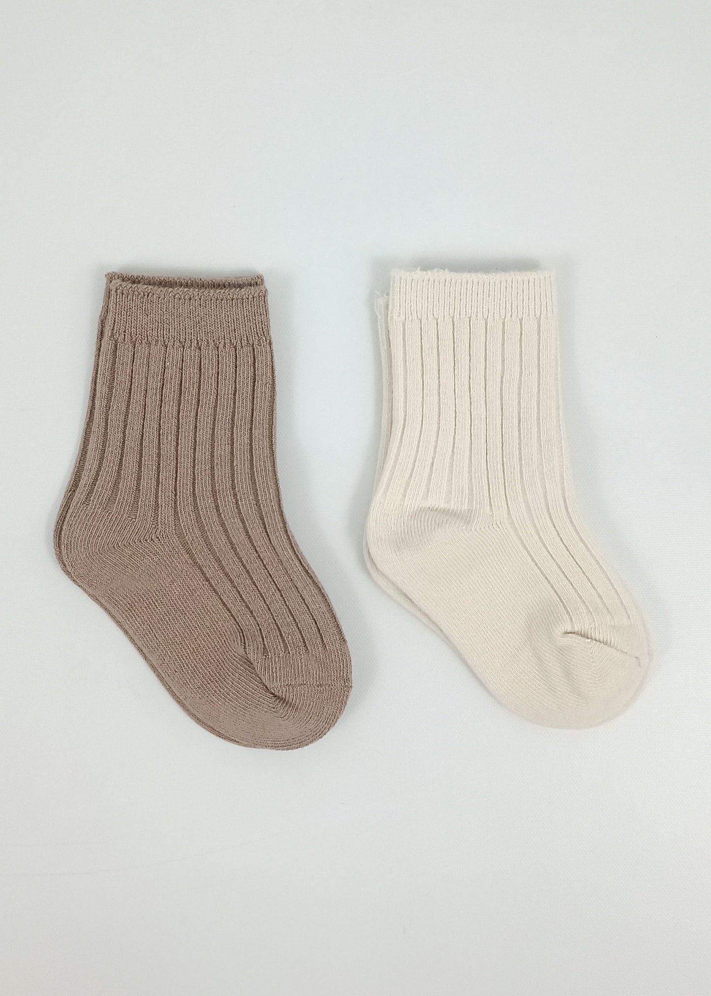 Regalo listo! Conjunto Colombia biodiversa, con jogger beige niño