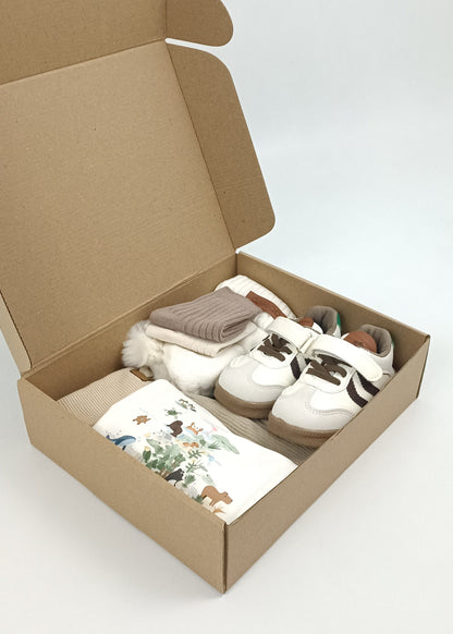 Regalo listo! Conjunto Colombia biodiversa, con jogger beige niño
