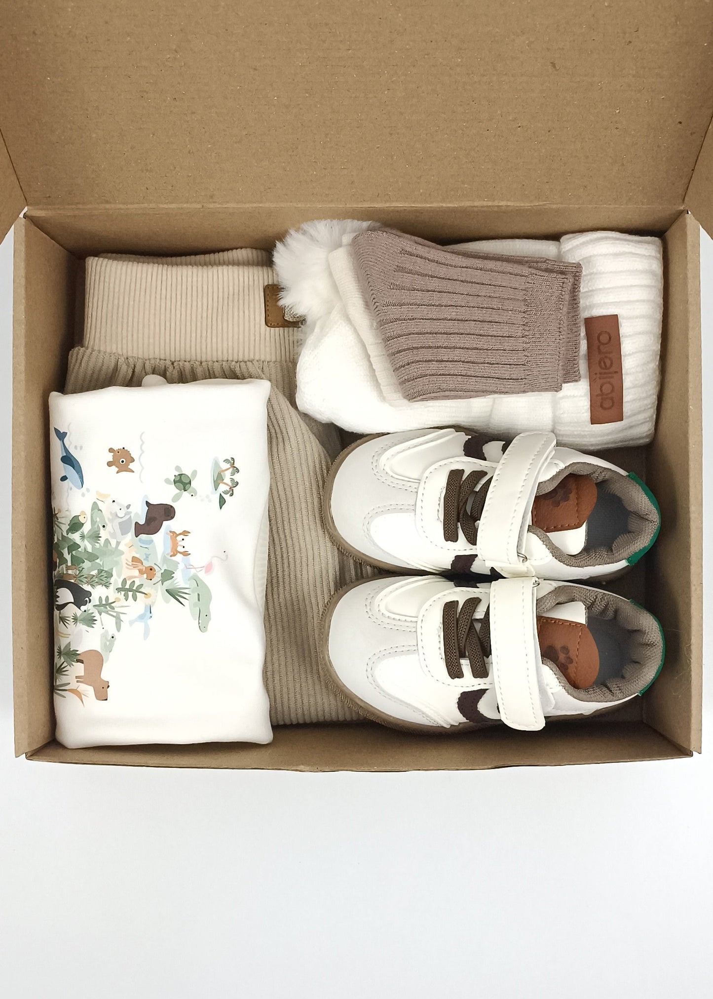 Regalo listo! Conjunto Colombia biodiversa, con jogger beige niño
