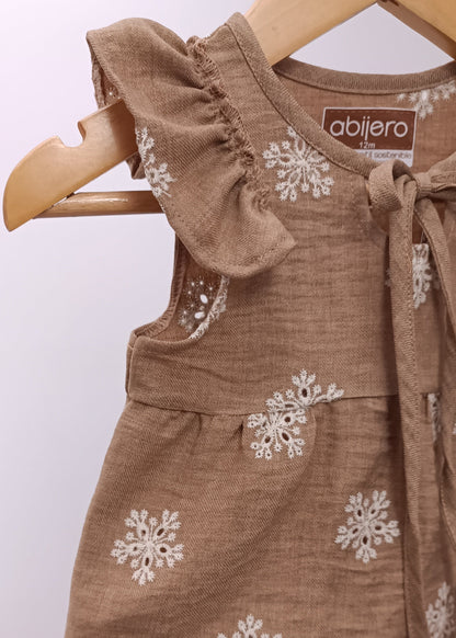 Set de 3 Piezas para bebita y Niña: Blusa Bordada, Chaleco de Peluche y Legging Rib – Tono Café & Beige