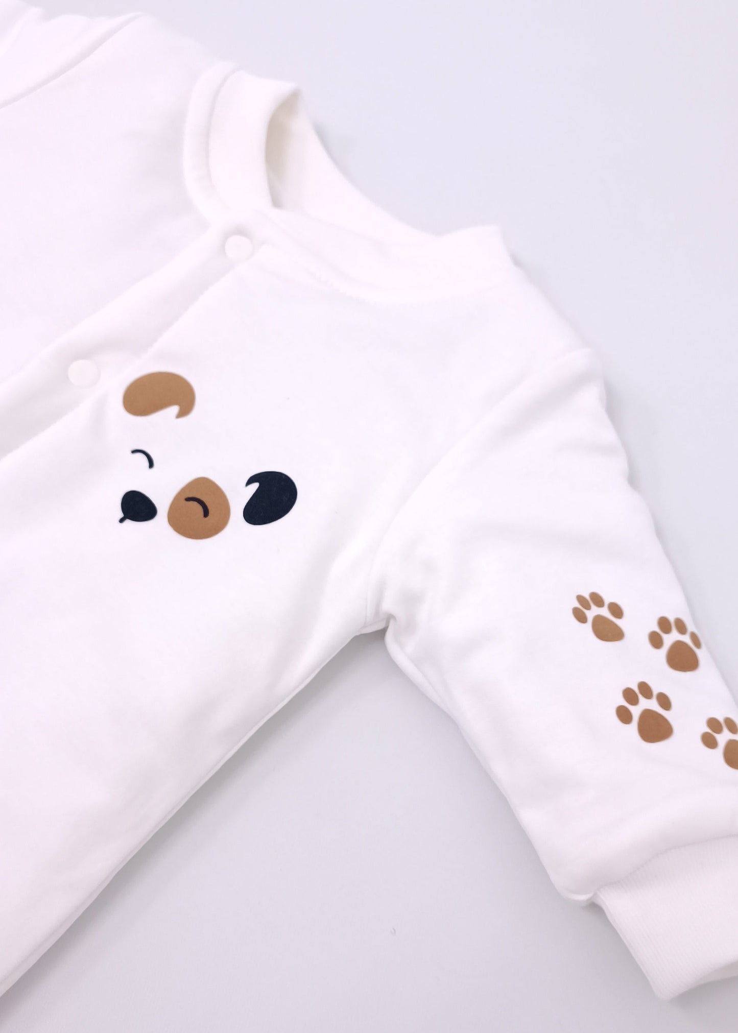 Pijama Enteriza Térmica de Algodón para bebito y bebita (unisex) – Diseño Huellitas Perrito Blanco